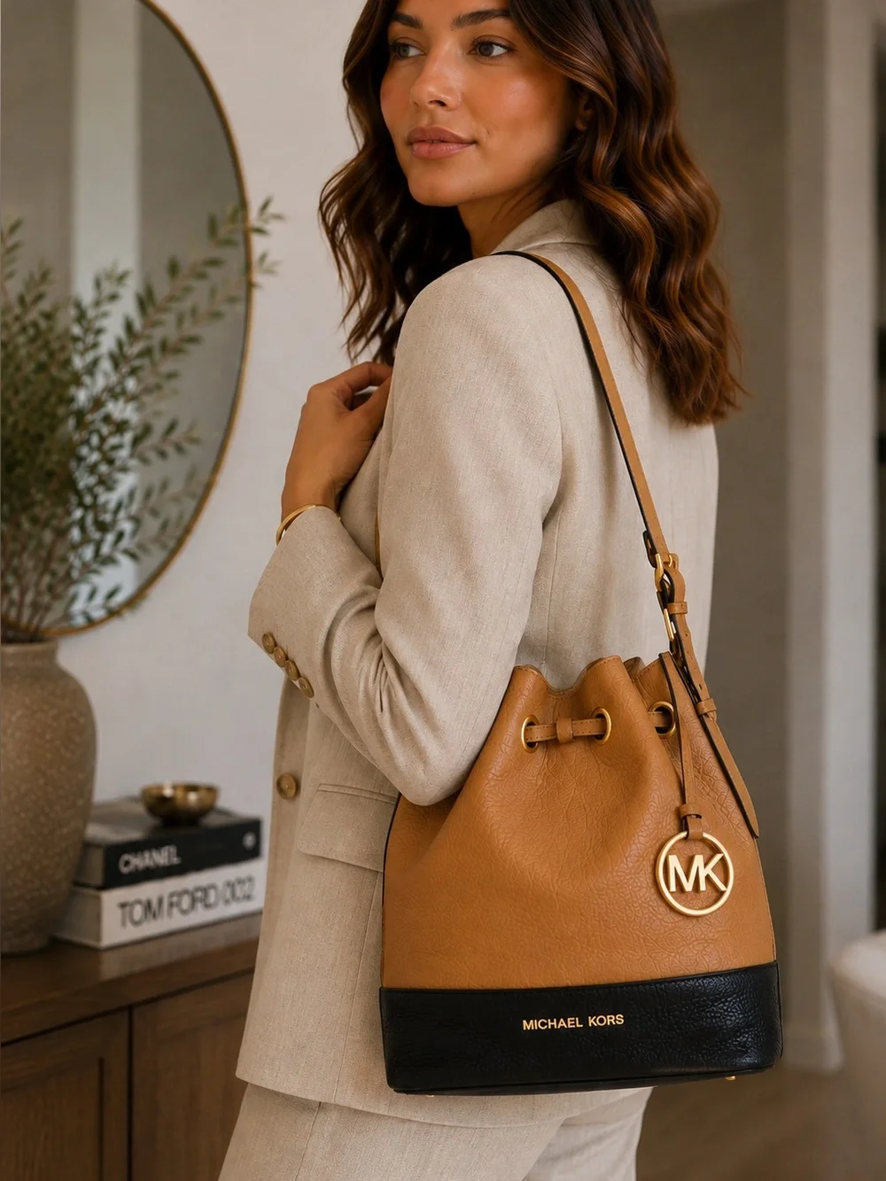 NWOT Michael Kors Jules Suntan Black Leather Drawstring Bucket